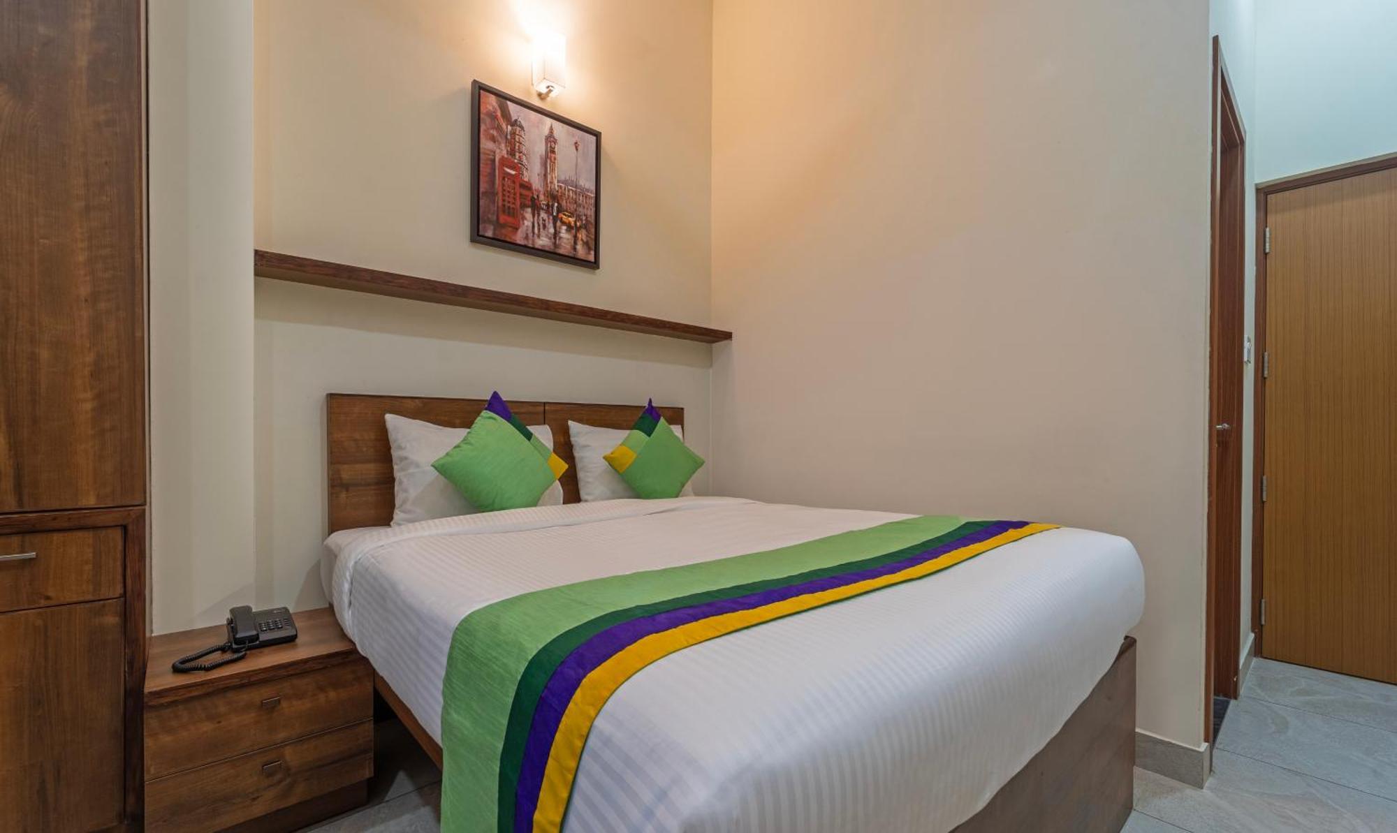 Itsy Hotels Avani Stays, Vyttila, Kochi Buitenkant foto