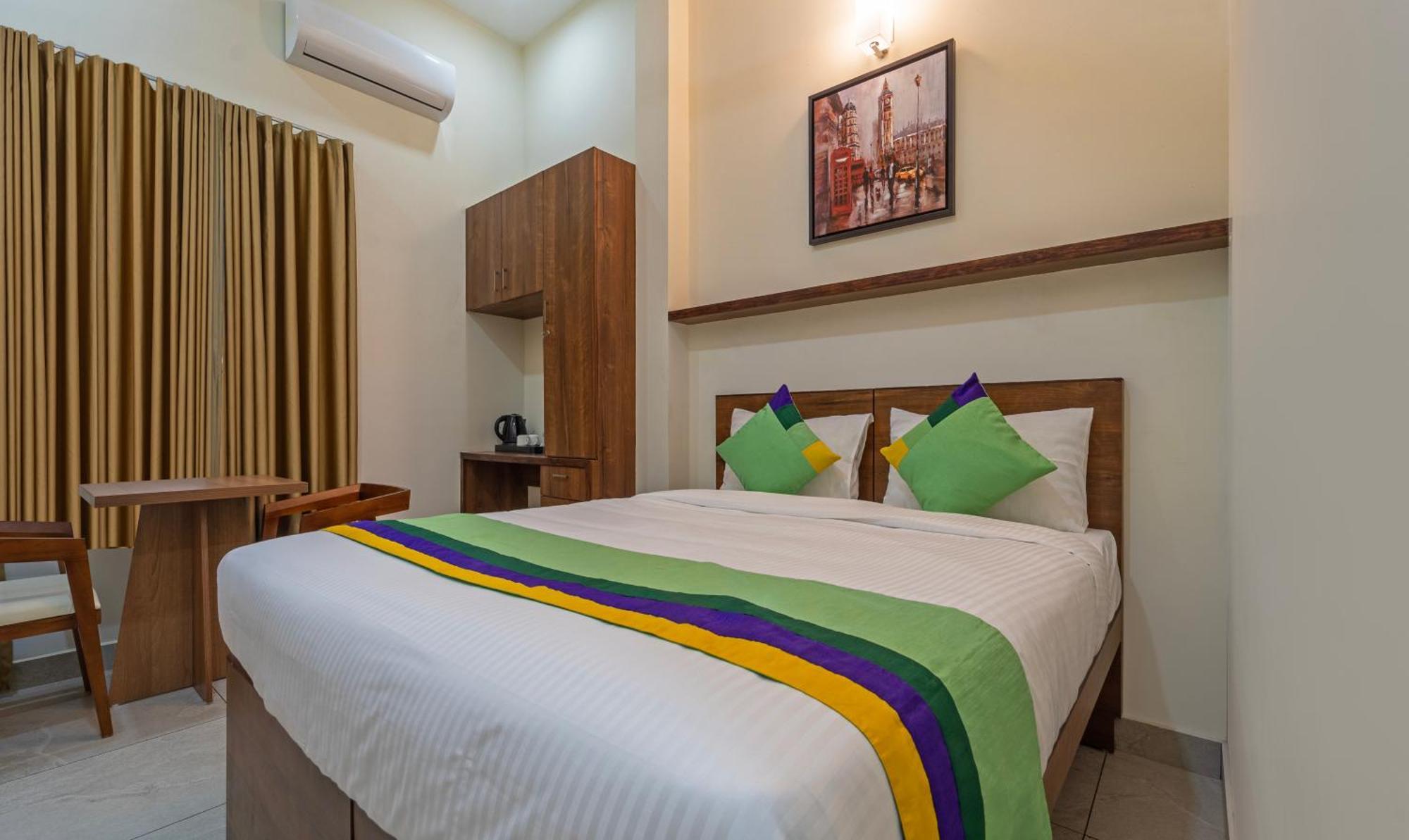 Itsy Hotels Avani Stays, Vyttila, Kochi Buitenkant foto