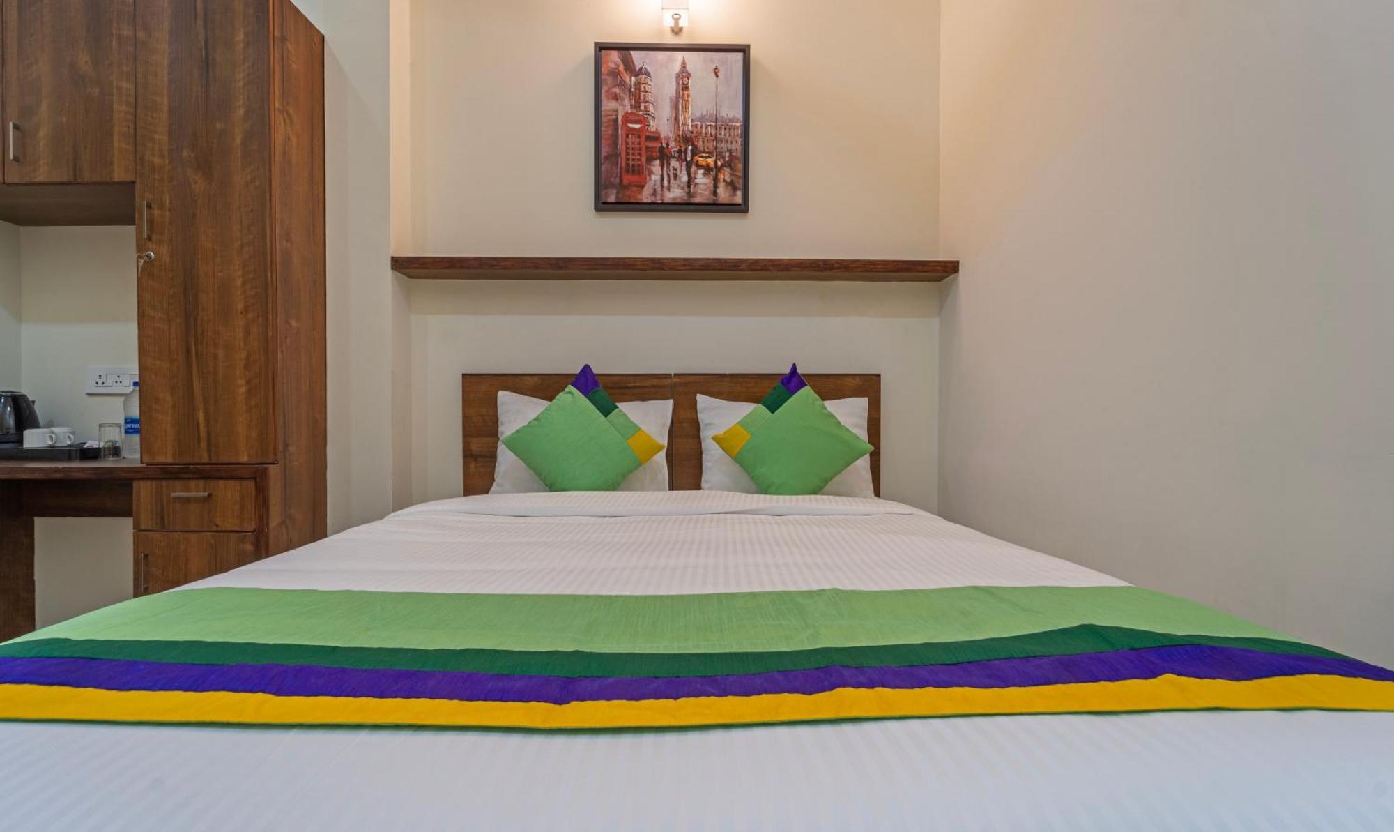 Itsy Hotels Avani Stays, Vyttila, Kochi Buitenkant foto